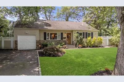 39 Foxwood Drive E, Huntington Station, NY 11746 - Photo 1