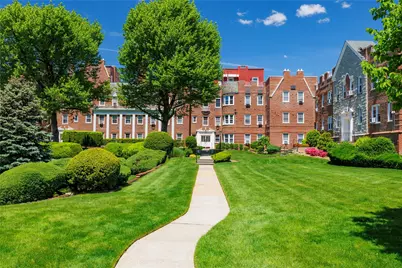 104 S Village Avenue #1G, Rockville Centre, NY 11570 - Photo 1