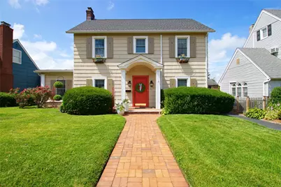 71 Hillcrest Avenue, Manhasset, NY 11030 - Photo 1