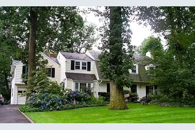 228 Dogwood Lane, Manhasset, NY 11030 - Photo 1