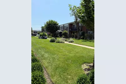 18 Ivy Street #1B, Farmingdale, NY 11735 - Photo 1