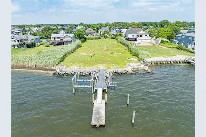 32 Unqua Place, Amityville, NY 11701 - Photo 1