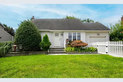 391 31st Street, Lindenhurst, NY 11757 - Photo 1