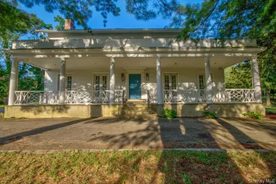 720 Motts Cove Road N, Roslyn, NY 11576 - Photo 1