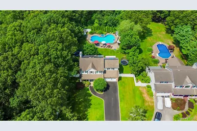 15 Victoria Court, Oakdale, NY 11769 - Photo 1