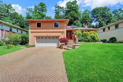 53 Stratford N, Roslyn Heights, NY 11577 - Photo 1