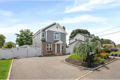 160 17th Street, West Babylon, NY 11704 - Photo 1