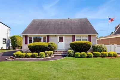 42 Plainfield Road, Albertson, NY 11507 - Photo 1