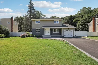 12 Somerset Dr, Commack, NY 11725 - Photo 1