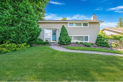 19 Coppertree Lane, Babylon, NY 11702 - Photo 1