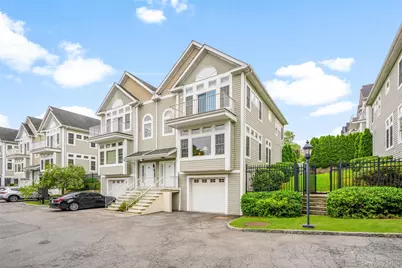 21 Arbor Glen, New Rochelle, NY 10801 - Photo 1