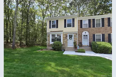 17 Penn Commons, Yaphank, NY 11980 - Photo 1