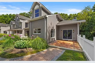 10 Courtyard Circle, Centerport, NY 11721 - Photo 1