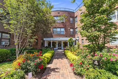 4 Townhouse Place #3H, Great Neck, NY 11021 - Photo 1