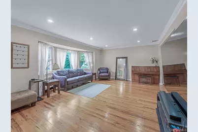 65 Stratford N, Roslyn Heights, NY 11577 - Photo 3