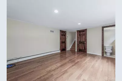 65 Stratford N, Roslyn Heights, NY 11577 - Photo 17