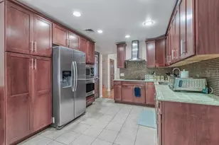 65 Stratford N, Roslyn Heights, NY 11577 - Photo 9