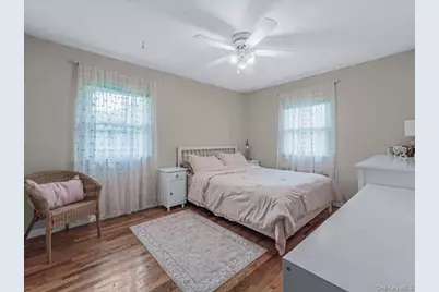 65 Stratford N, Roslyn Heights, NY 11577 - Photo 13