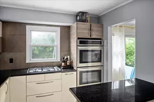 559 Arlington Pl, Cedarhurst, NY 11516 - Photo 9