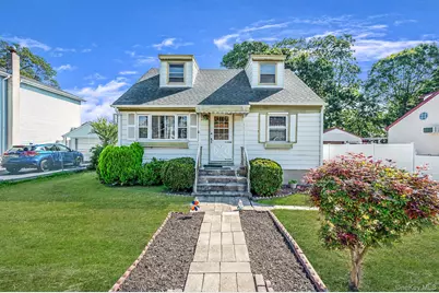 220 S Clinton Avenue, Lindenhurst, NY 11757 - Photo 1