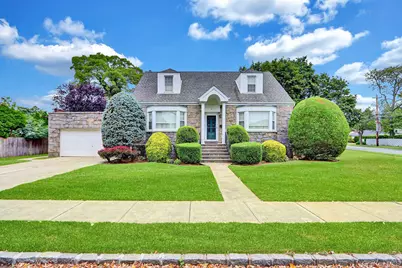 4 Doncaster Road, Malverne, NY 11565 - Photo 1