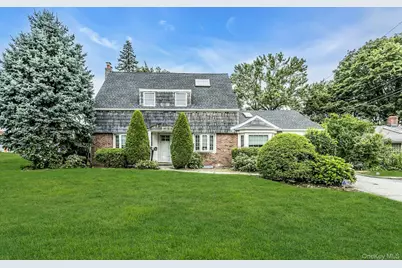 238 Parkside Drive, Roslyn Heights, NY 11577 - Photo 1