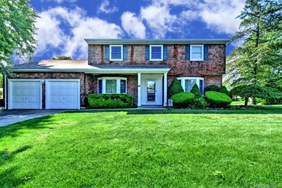 10 Laurel Road, Oakdale, NY 11769 - Photo 1