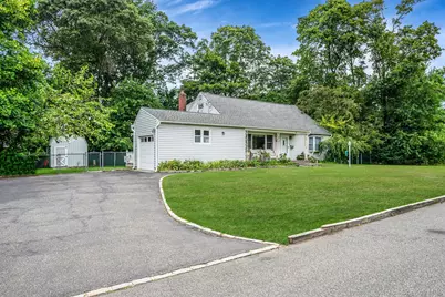 462 Bayport Avenue, Bayport, NY 11705 - Photo 1