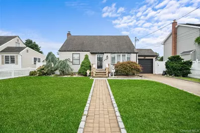 522 17th Street, West Babylon, NY 11704 - Photo 1
