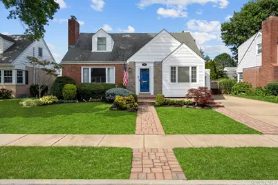 39 Gateway, Rockville Centre, NY 11570 - Photo 1