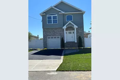 3 Garfield Place, Lindenhurst, NY 11757 - Photo 1