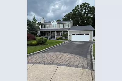30 Rose Court, Lindenhurst, NY 11757 - Photo 1