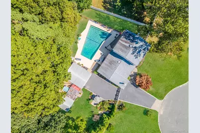 19 Edmarc Court, Oakdale, NY 11769 - Photo 1