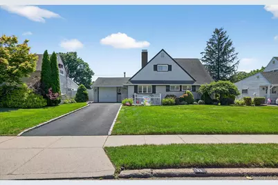 22 Twin Lane N, Wantagh, NY 11793 - Photo 1