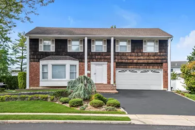 4 Carriage Road, Roslyn, NY 11576 - Photo 1