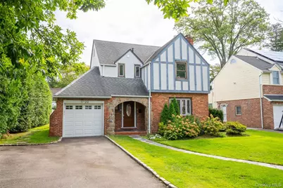 22 Andover Lane, Manhasset, NY 11030 - Photo 1