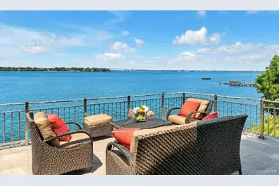 90 Green Leaf Hill, Great Neck, NY 11023 - Photo 1