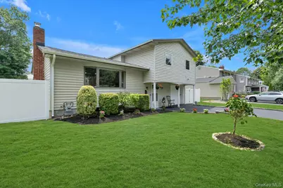 18 Catherwood Crescent, Melville, NY 11747 - Photo 1