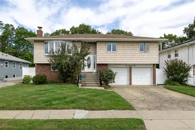 171 N Albany Avenue, Massapequa, NY 11758 - Photo 1