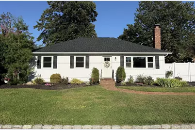 11 E Bay Drive, West Islip, NY 11795 - Photo 1