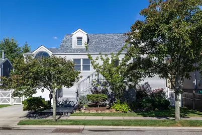 844 S 7th Street, Lindenhurst, NY 11757 - Photo 1