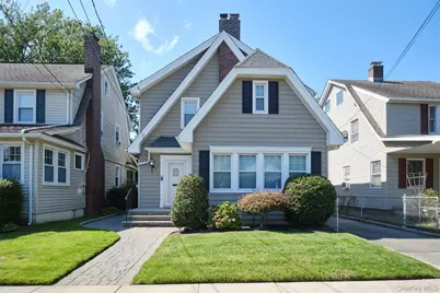 20 Geranium Avenue, Floral Park, NY 11001 - Photo 1