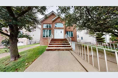 64 Greenway Drive, New York, NY 10301 - Photo 1