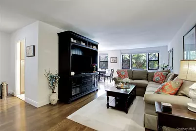 3 Birchwood Court #2G, Mineola, NY 11501 - Photo 1