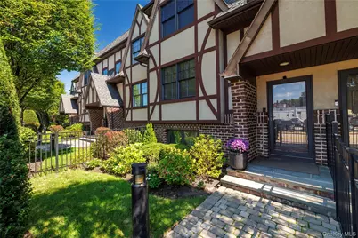 25 Lenox Road #2, Rockville Centre, NY 11570 - Photo 1