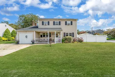 3 Knollwood Court, Holbrook, NY 11741 - Photo 1