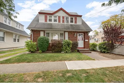 11 Park Avenue, Williston Park, NY 11596 - Photo 1