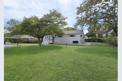 14 E Oakdale Street, Bay Shore, NY 11706 - Photo 1