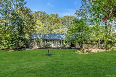 31 Knolls Lane, Manhasset, NY 11030 - Photo 1