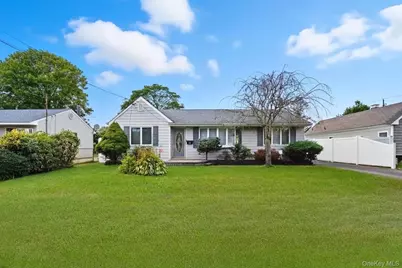 16 Burton Place, Lindenhurst, NY 11757 - Photo 1